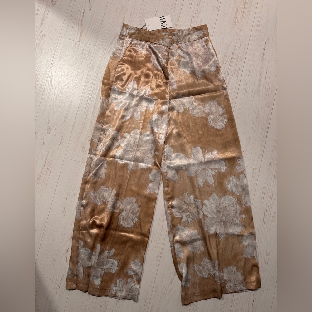 Women’s NWT Zara satin print pants size M